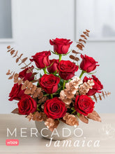 Clásica Pasión: 12 Rosas Rojas con Follaje Dólar Bronce